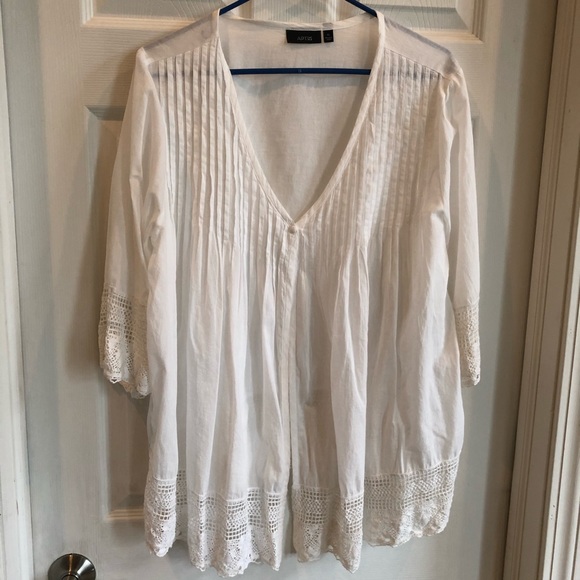 White crochet trim flyaway - Picture 2 of 8